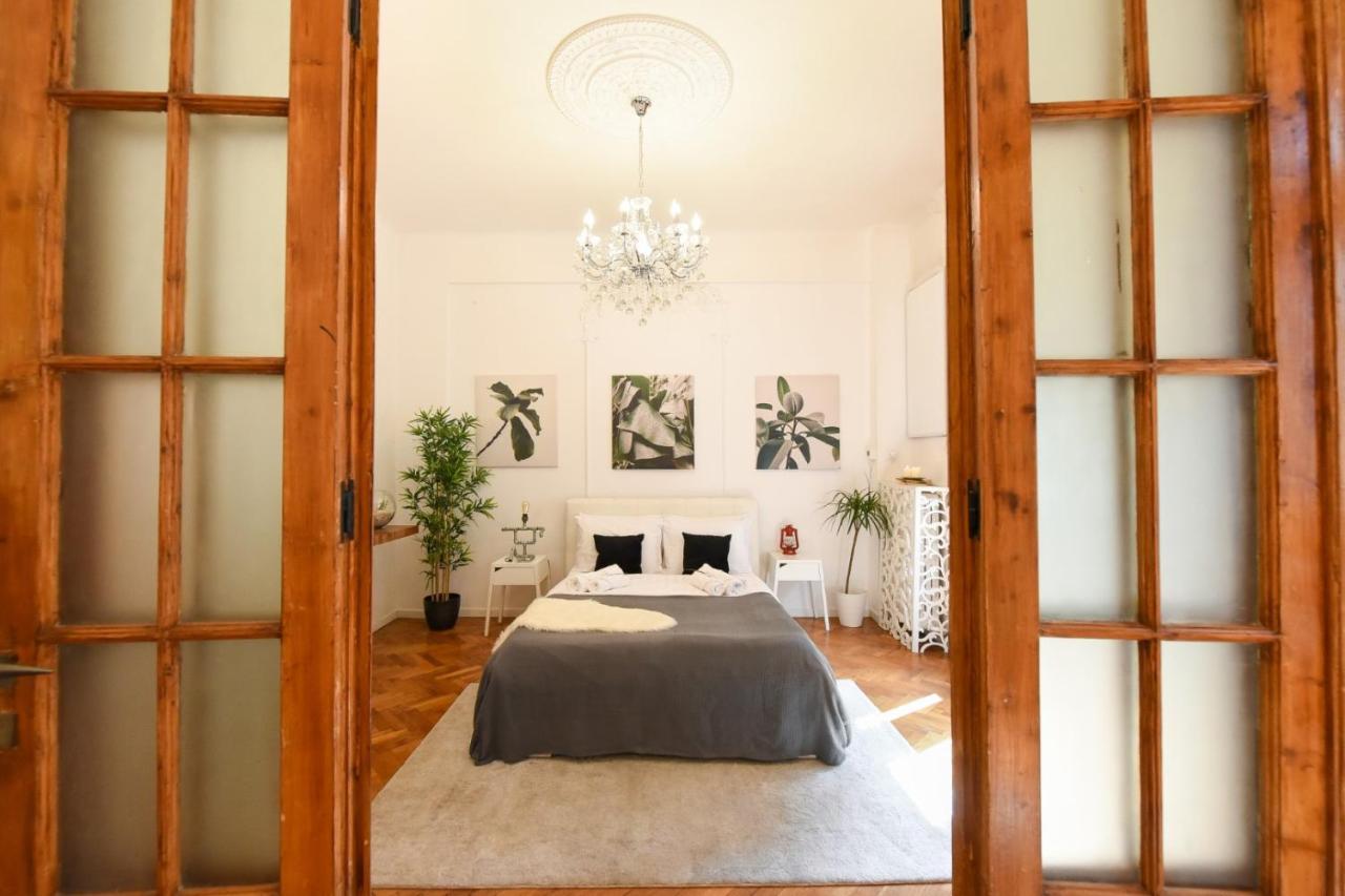 Love.Travel.Explore ♥️Apt W/ Balcony In Old Town Lägenhet Bukarest Exteriör bild